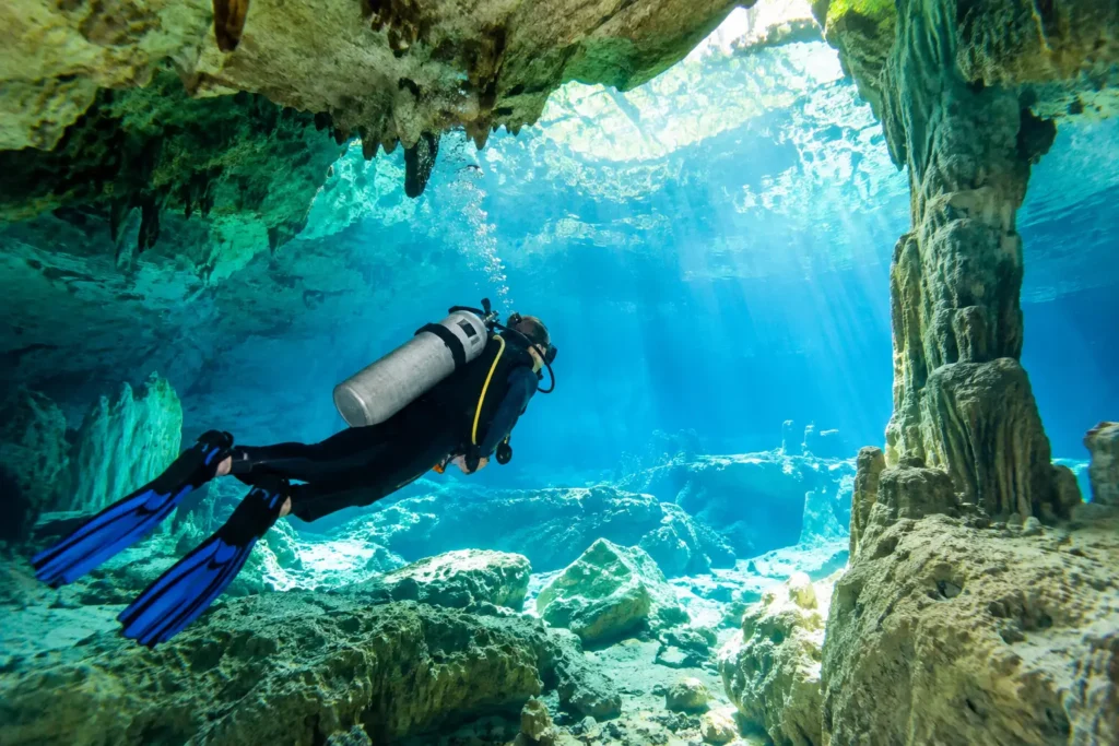 Buceo en cenotes de Playa del Carmen: qué saber