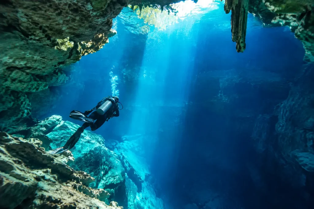 Cenote El Pit, un buceo profundo en Tulum
